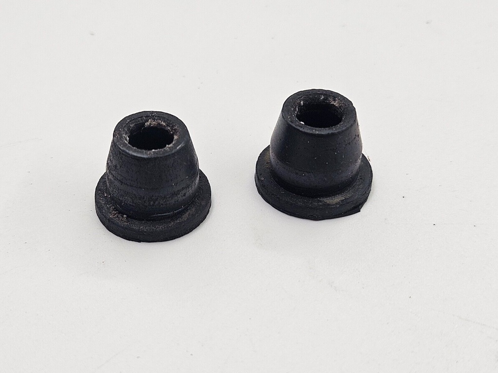 WASHER PUMP GROMMET JAGUAR BA112043 USED PAIR RUBBER SEALS