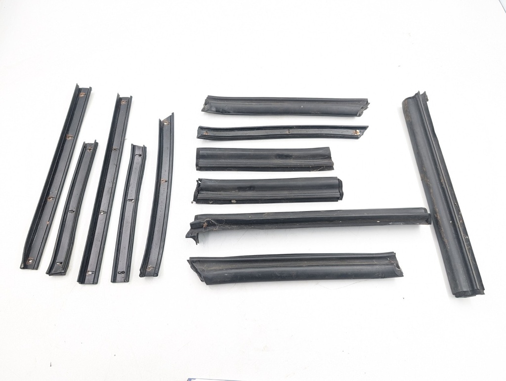 JAGUAR XJS FACELIFT CONVERTIBLE RUBBER ROOF SEALS HOOD SEALS AND MOUNTING RAILS