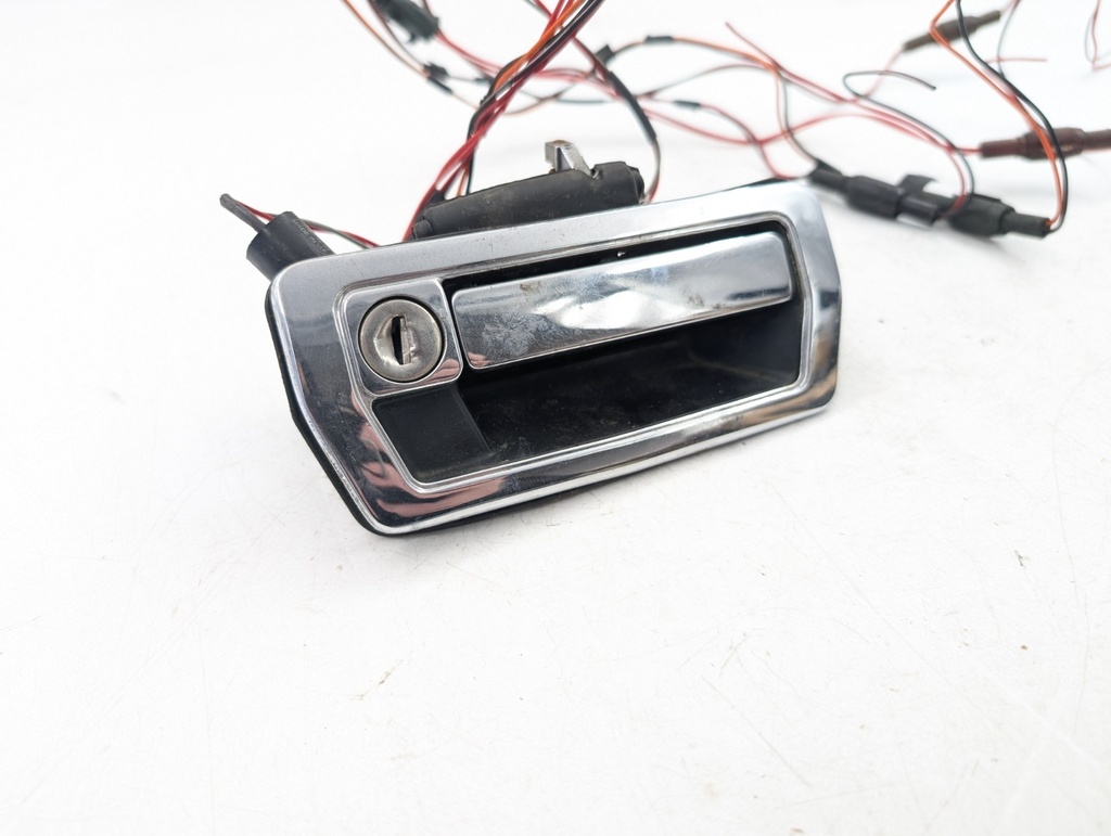 JAGUAR EARLY XJ6 XJ40 RIGHT DRIVERS LATE DOOR HANDLE FLAT KEY BEC20246 NO KEY