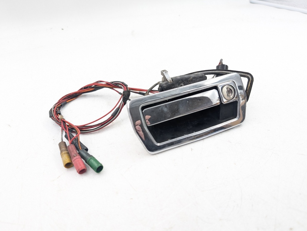 JAGUAR EARLY XJ6 XJ40 LEFT PASSENGER DOOR HANDLE FLAT KEY BEC20247 NO KEY