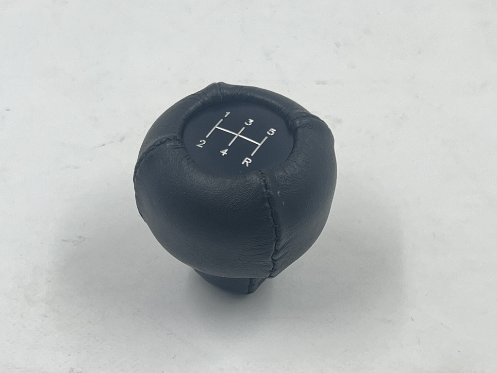 LEATHER TRIMMED GEAR KNOB FOR GETRAG GEARBOX (copy)