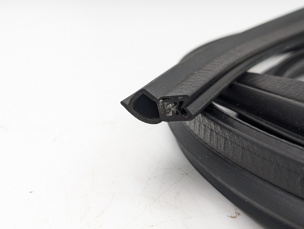 FACELIFT XJS REAR BOOT SEAL