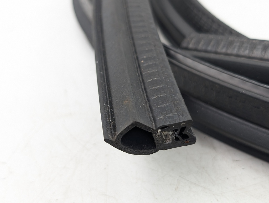 FACELIFT XJS REAR BOOT SEAL