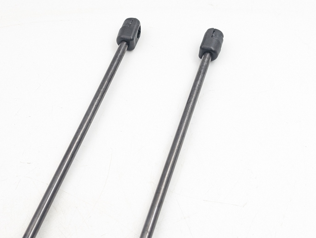 PAIR OF XJ40 BOOT GAS STRUTS