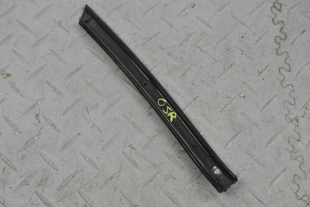 JAGUAR XJS CONVERTIBLE RH RIGHT REAR MAIN COLUMN RAIL MOUNTING SEAL ROOF BEC6372