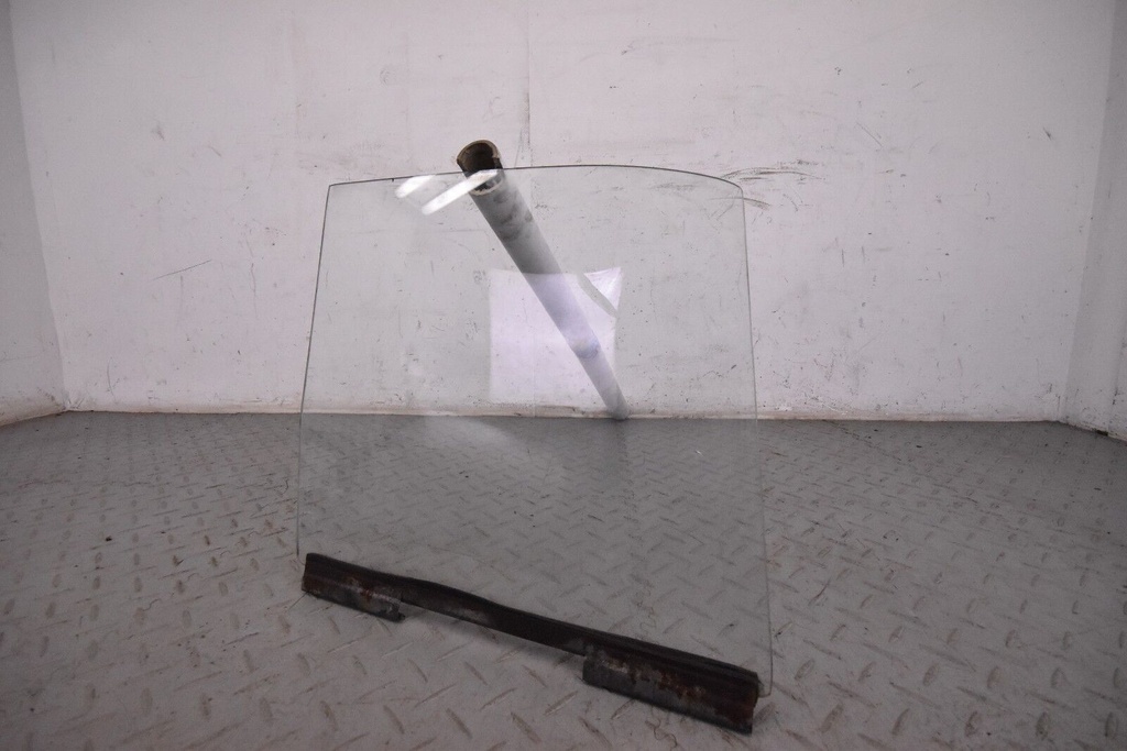 JAGUAR STYPE FRONT RIGHT RH O/S/F DOOR GLASS CHANNEL WINDOW FITTING INSERT