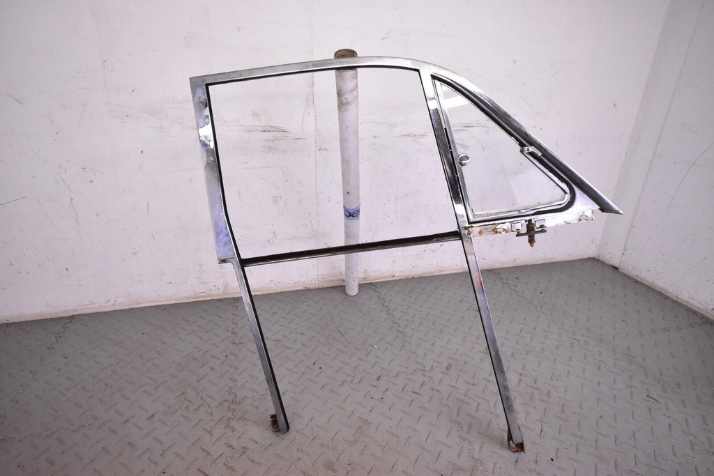 JAGUAR STYPE RIGHT FRONT O/S/F DOOR FRAME GLASS CHANNEL CHROME APERTURE QUARTER