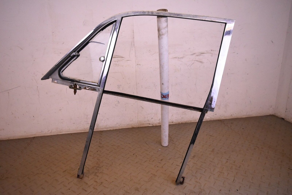 JAGUAR STYPE LEFT FRONT N/S/F DOOR FRAME GLASS CHANNEL CHROME APERTURE QUARTER