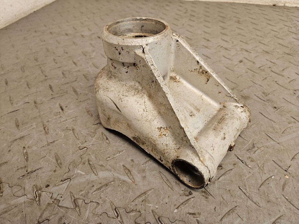 EARLY E-TYPE S1 STYPE REAR AXLE SCALLOPED HUB SPARES AND REPAIRS CRACKED CASTING