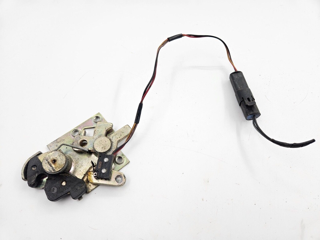 JAGUAR XJ40 REAR BOOT LID TRUNK LATCH CLOSURE MECHANISM CLIP