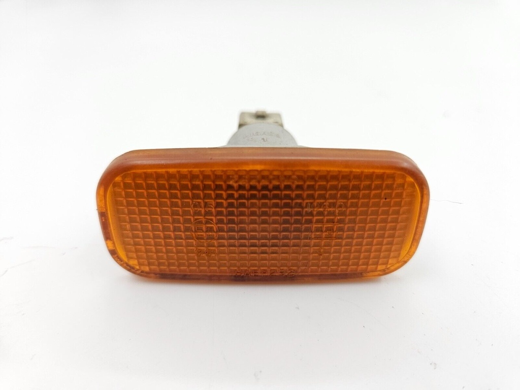 JAGUAR XJS FACELIFT DIRECTIONAL WING INDICATOR SIDE MARKER REPEATER LIGHT