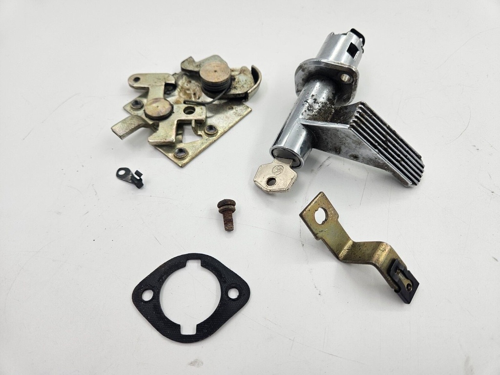 JAGUAR XJS HE PRE FACELIFT BOOT TRUNK LID LOCK WITH KEY LEVER BARREL LATCH