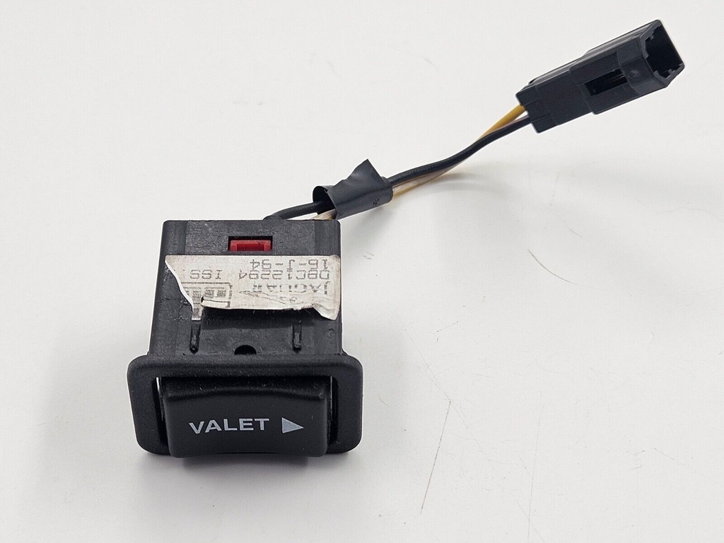 TRUNK RELEASE INHIBIT SWITCH JAGUAR X300 VALET BUTTON CONTROL LNA2650AA