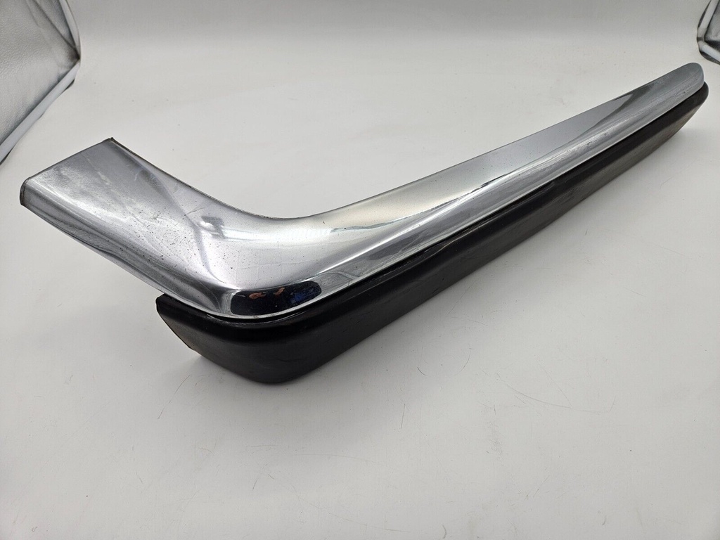 JAGUAR XJS REAR CORNER CHROME RIGHT DRIVERS SIDE SECTION BUMPER BLADE RUBBER