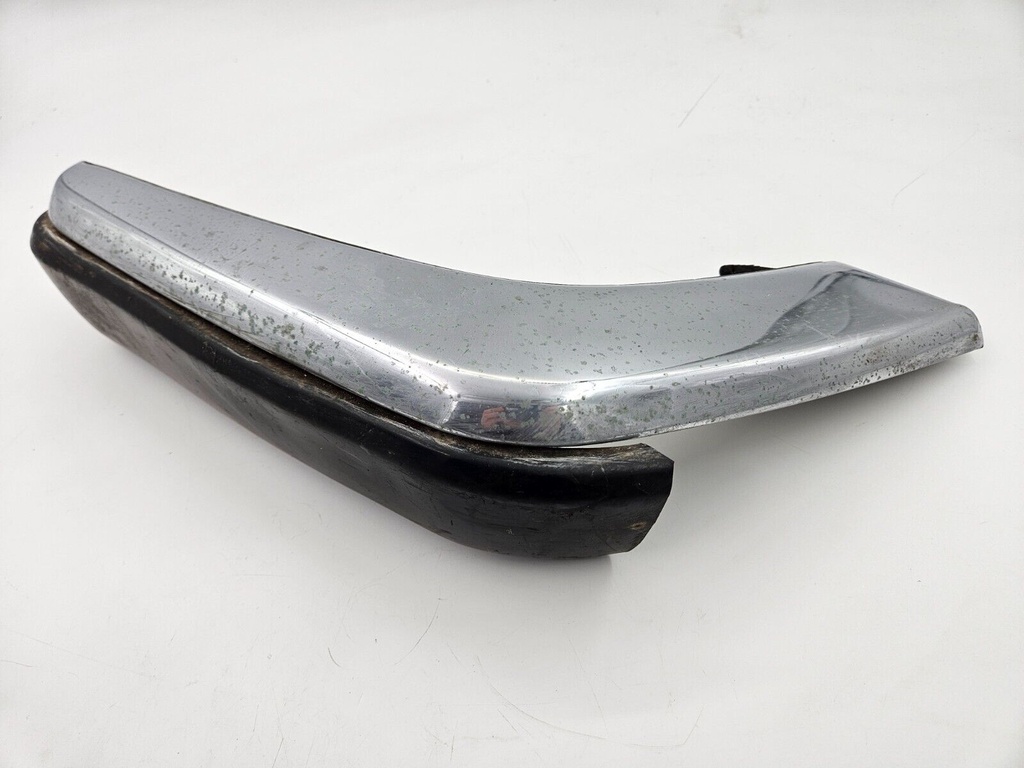 FRONT RIGHT CORNER CHROME JAGUAR XJS BUMPER DRIVERS SIDE BLADE RUBBER OFFSIDE