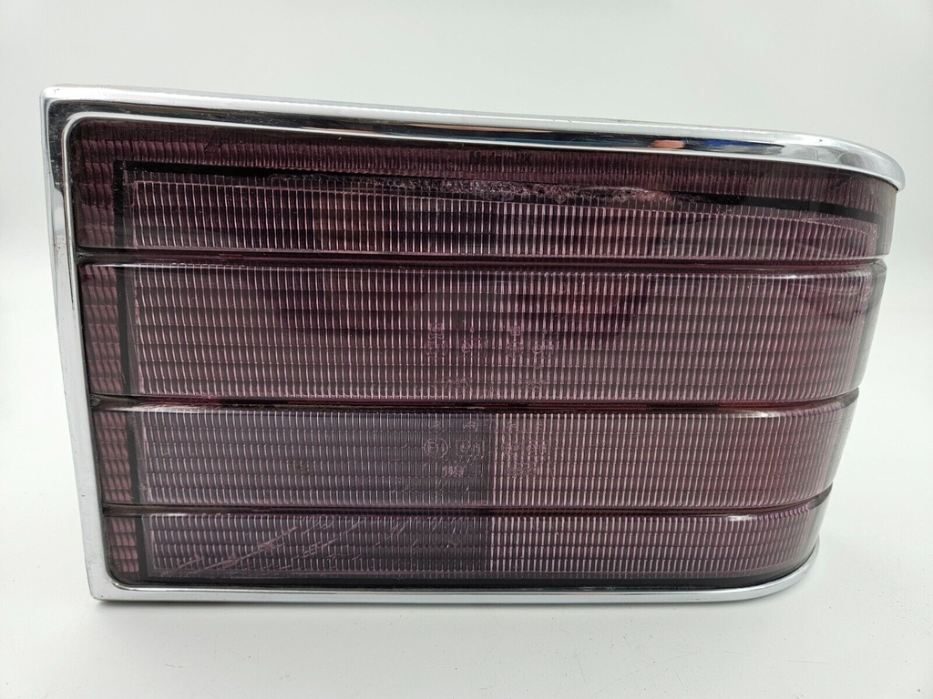 REAR LIGHT RIGHT SIDE JAGUAR XJ6 XJ40 XJ81 LAMP RED LENS BRAKE INDICATOR CHROME