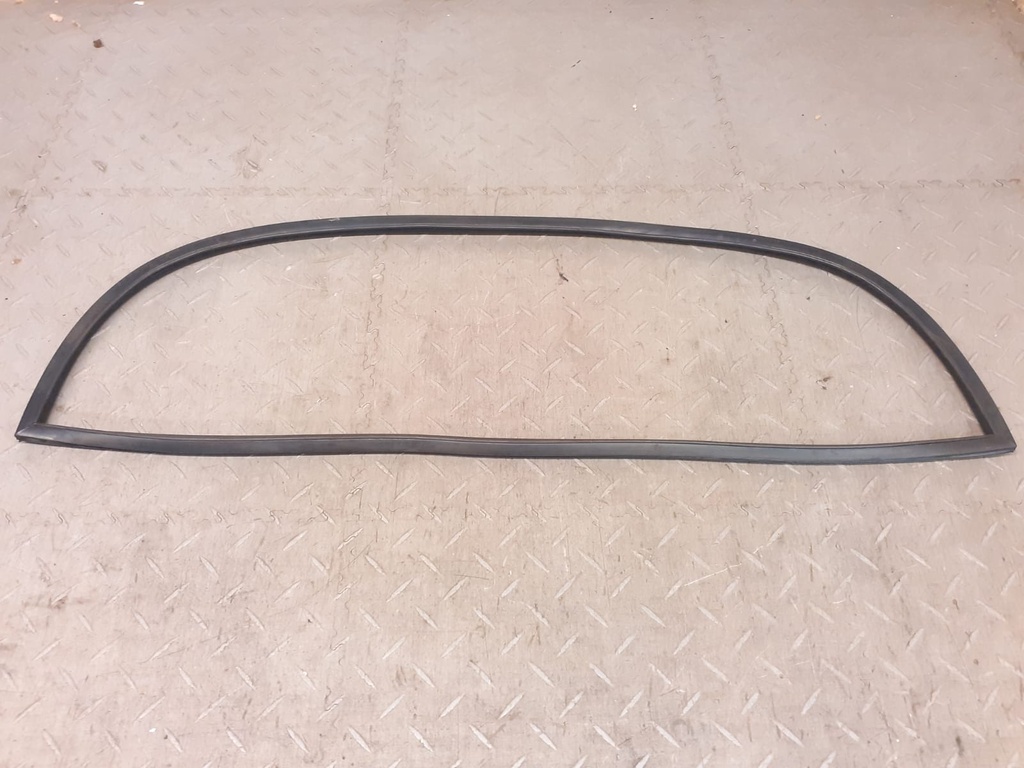 JAGUAR XJS HE PRE FACELIFT COUPE REAR WINDOW SEAL GLASS RUBBER