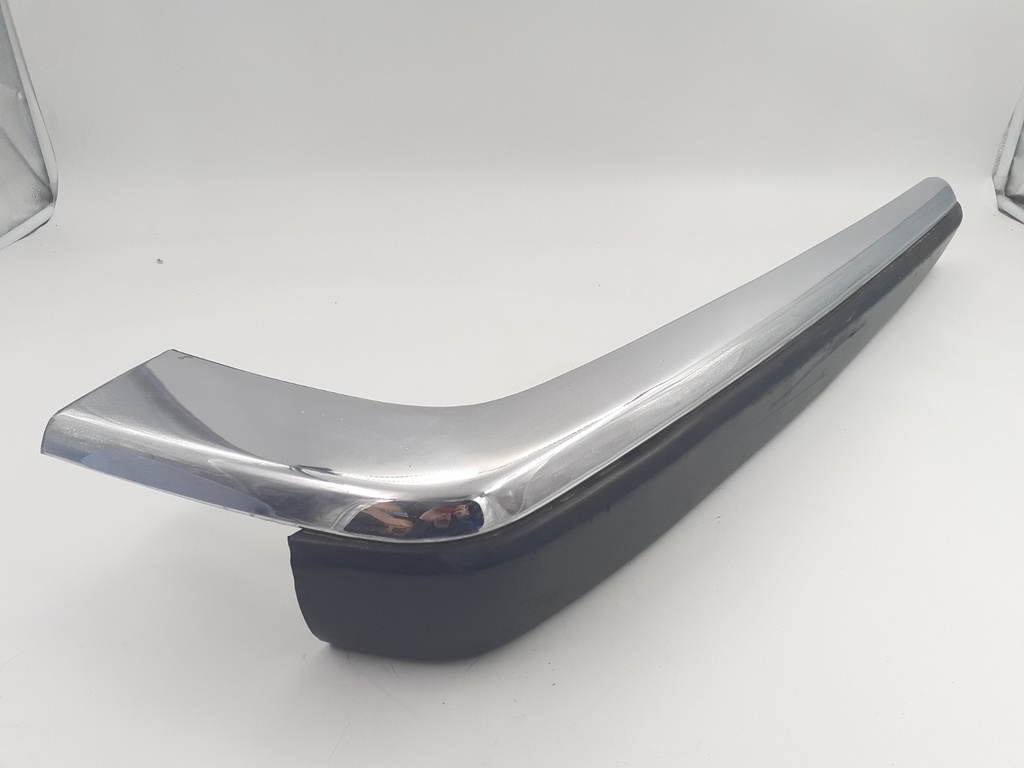 XJS REAR CORNER CHROME RIGHT SIDE DRIVERS SIDE SECTION BUMPER WITH BLADE RUBBER