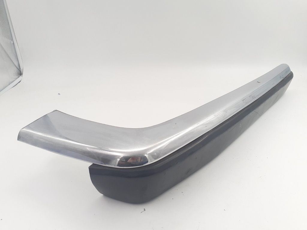 XJS REAR CORNER CHROME RIGHT SIDE DRIVERS SIDE SECTION BUMPER WITH BLADE RUBBER