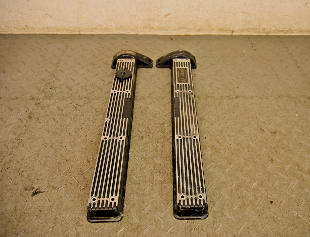 JAGUAR XJ6 4.2 SERIES 3 CAMSHAFT CAM COVERS ENGINE HEAD ROCKER PAIR EAC5465 5464