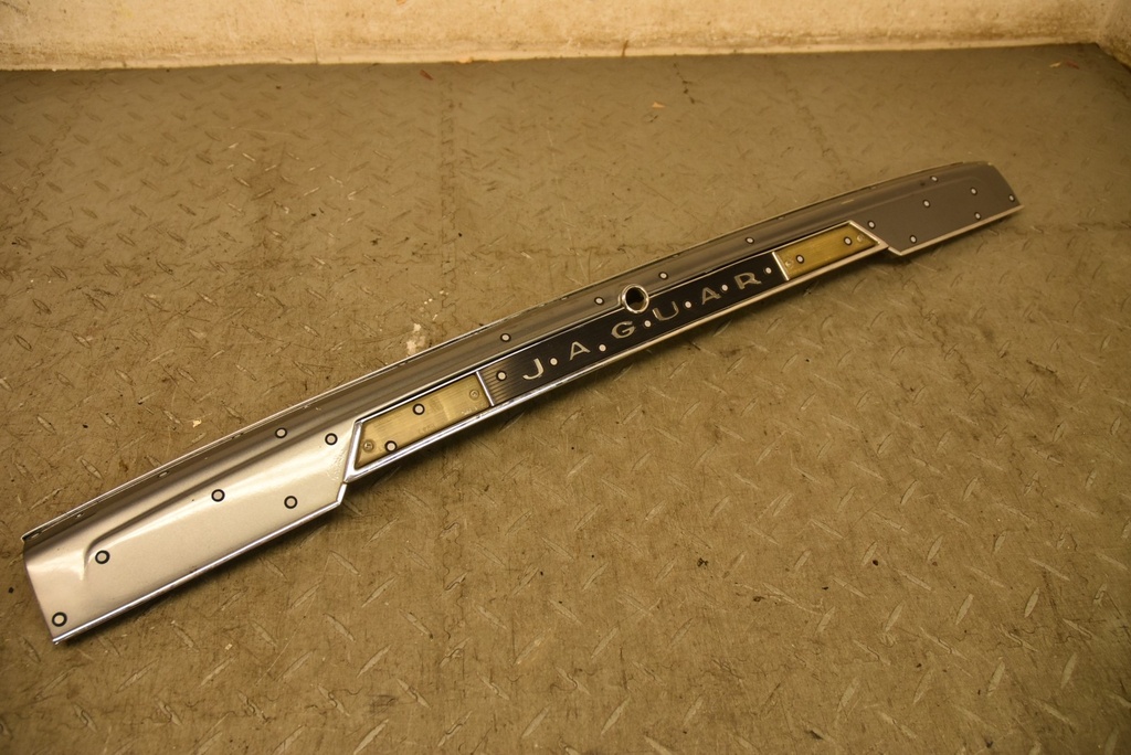 JAGUAR XJS 3.6 V12 BOOT LID REAR PLINTH SECTION FITTING BACK BODY PANEL REPAIR