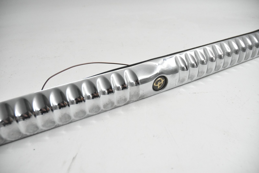 JAGUAR DAIMLER X300 X308 REAR BOOT LID PLINTH FLUTED BACK CHROME LIGHT TRIM