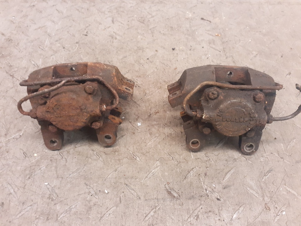 PAIR OF JAGUAR DUNLOP INBOARD REAR BRAKE CALIPERS MK10 MKX STYPE EARLY AXLE IRS
