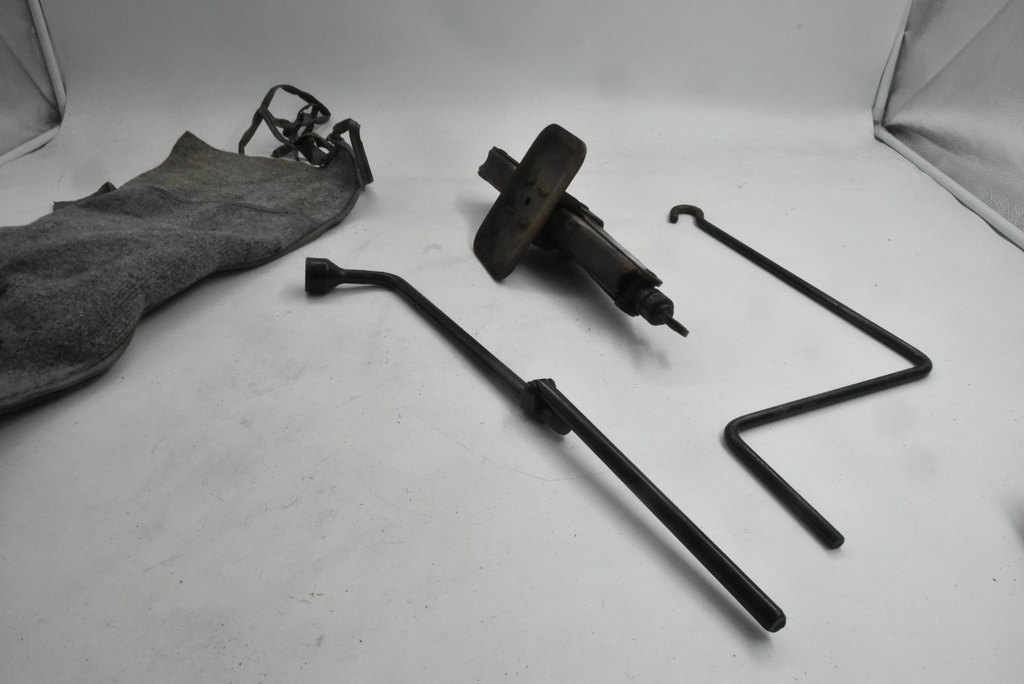 XJS REAR BOOT JACK TOOL KIT AND BAG CARPET TRUNK FINISH INSULATION COVERS GREY