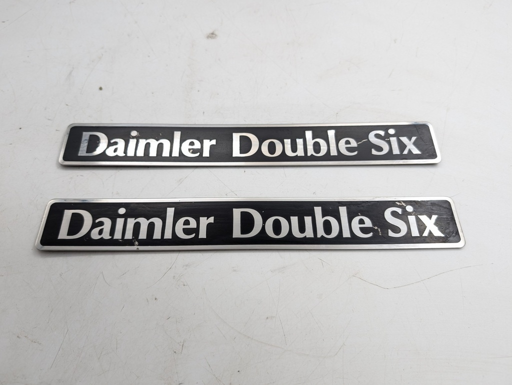 XJ40 XJ12 X300 XJ81 DAIMLER DOUBLE SIX V12 INLET MANIFOLD SCRIPT WRITING BADGE