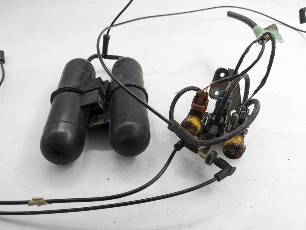 JAGUAR X100 XK8 XKR SPEED CRUISE CONTROL SYSTEM VACUUM TANK SOLONOIDS LJA1530BB