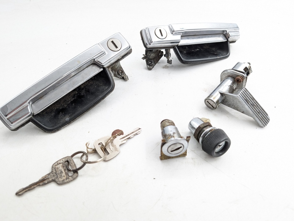 JAGUAR XJS PRE FACELIFT LOCK SET WITH KEY BOOT DOORS GLOVE BOX AND FUEL DOOR