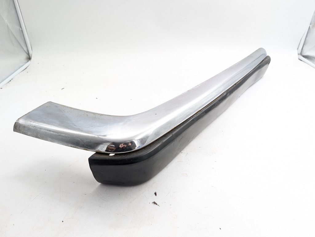 XJS REAR CORNER CHROME RIGHT SIDE DRIVERS SIDE SECTION BUMPER WITH BLADE RUBBER