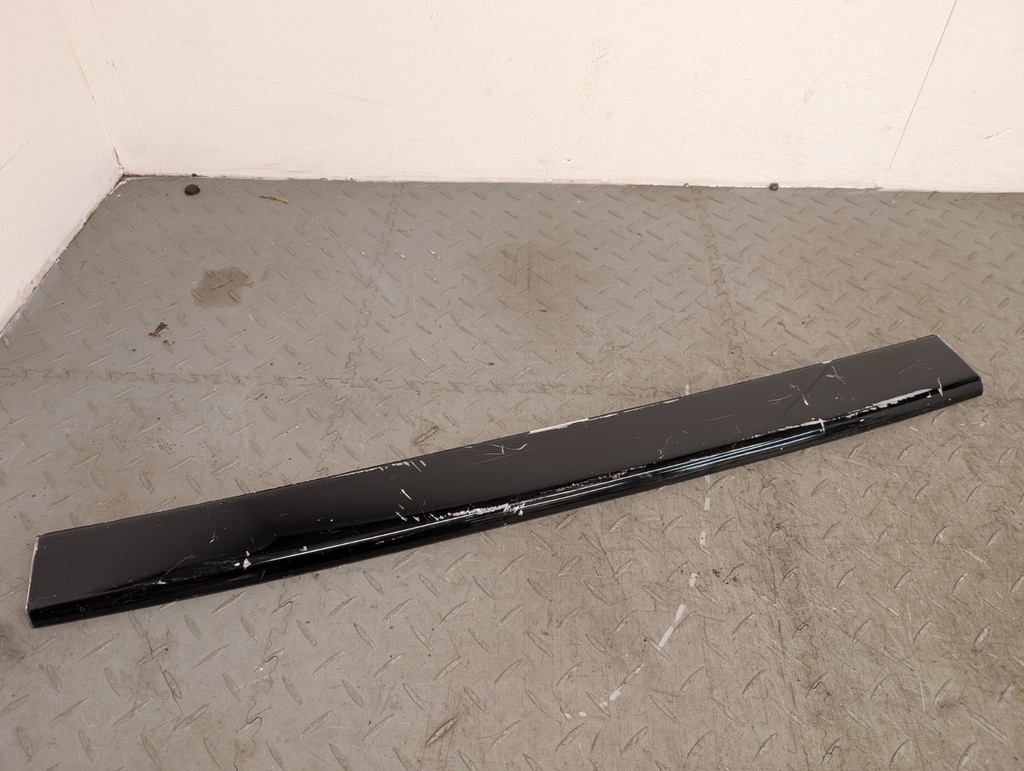 XJS PRE FACELIFT CENTRE REAR BUMPER CHROME PAINTED BLADE FINISHER TRIM BCC3434