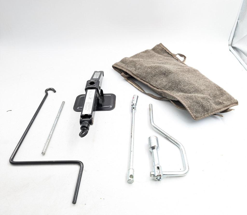 XJS REAR BOOT JACK TOOL KIT AND BAG CARPET TRUNK FINISH INSULATION COVERS RATTAN