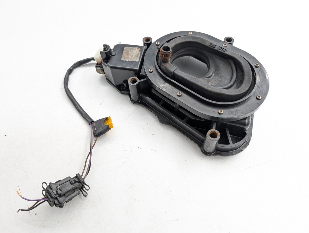 JaguarXJ40 XJ6 FUEL FILLER NECK PETROL TANK REAR RUBBER CAC9792