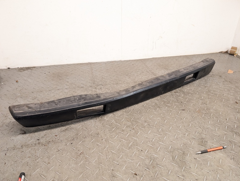 JAGUAR XJS SERIES 3 PRE FACELIFT HE UK SPEC REAR BUMPER RUBBER BAC1337