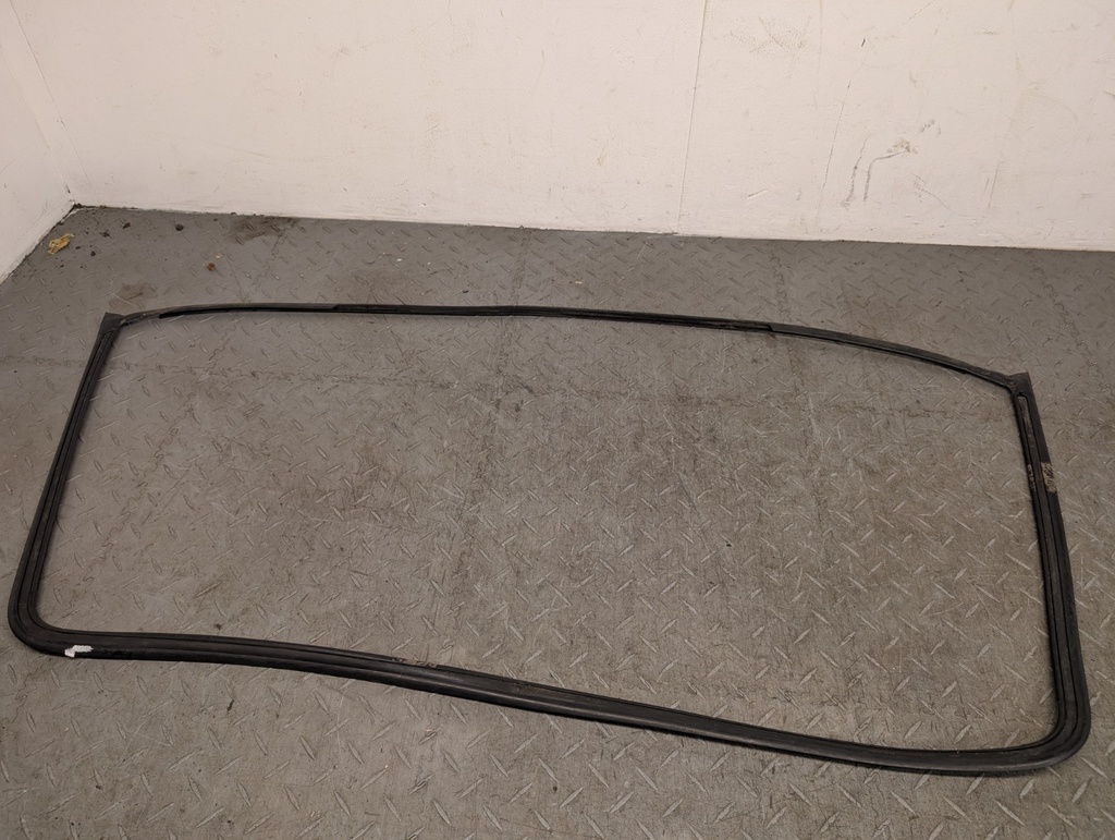 FRONT WINDSCREEN SEAL JAGUAR X300 XJ6 XJ12 X308 XJ8 SEALING USED