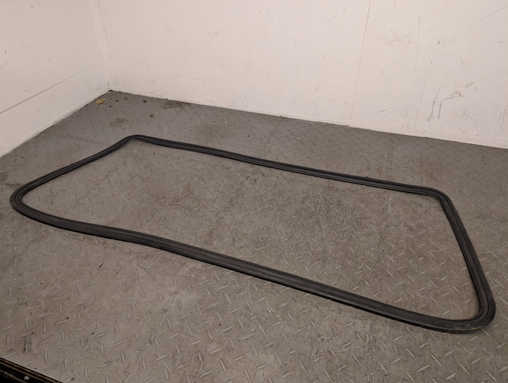 REAR HEATED SCREEN SEAL JAGUAR X300 XJ6 X308 XJ8 SEALING USED