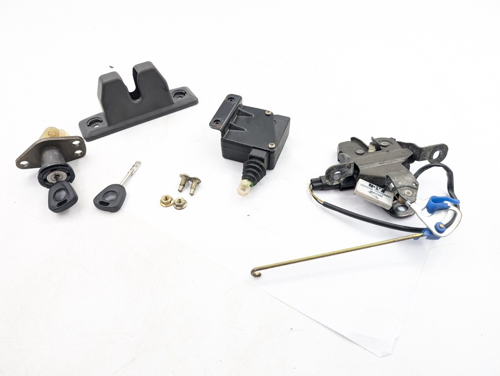 JAGUAR X308 TRUNK LOCK STRIKER FRICTION PLATE BOOT LATCHING MECHANISM ACTUATOR