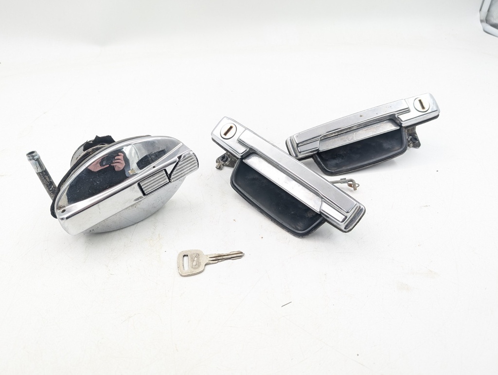JAGUAR XJS CONVERTIBLE LOCK SET DOORS AND FUEL DOOR FILLER AND LOCK FLAT KEY