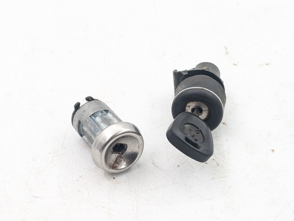 LOCK SET JAGUAR FACELIFT XJS IGNITION BARREL AND GLOVEBOX LOCK WITH KEY