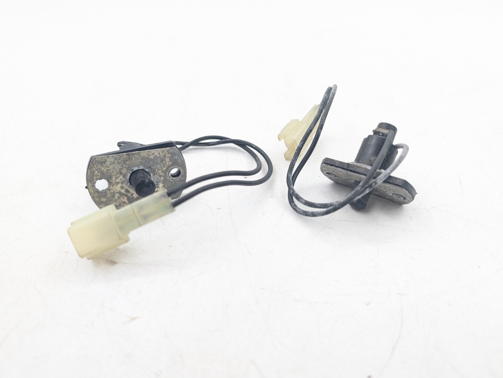 PAIR OF DOOR AND TRUNK LAMP SWITCHS JAGUAR XJS AND SERIES 3 DAC4777