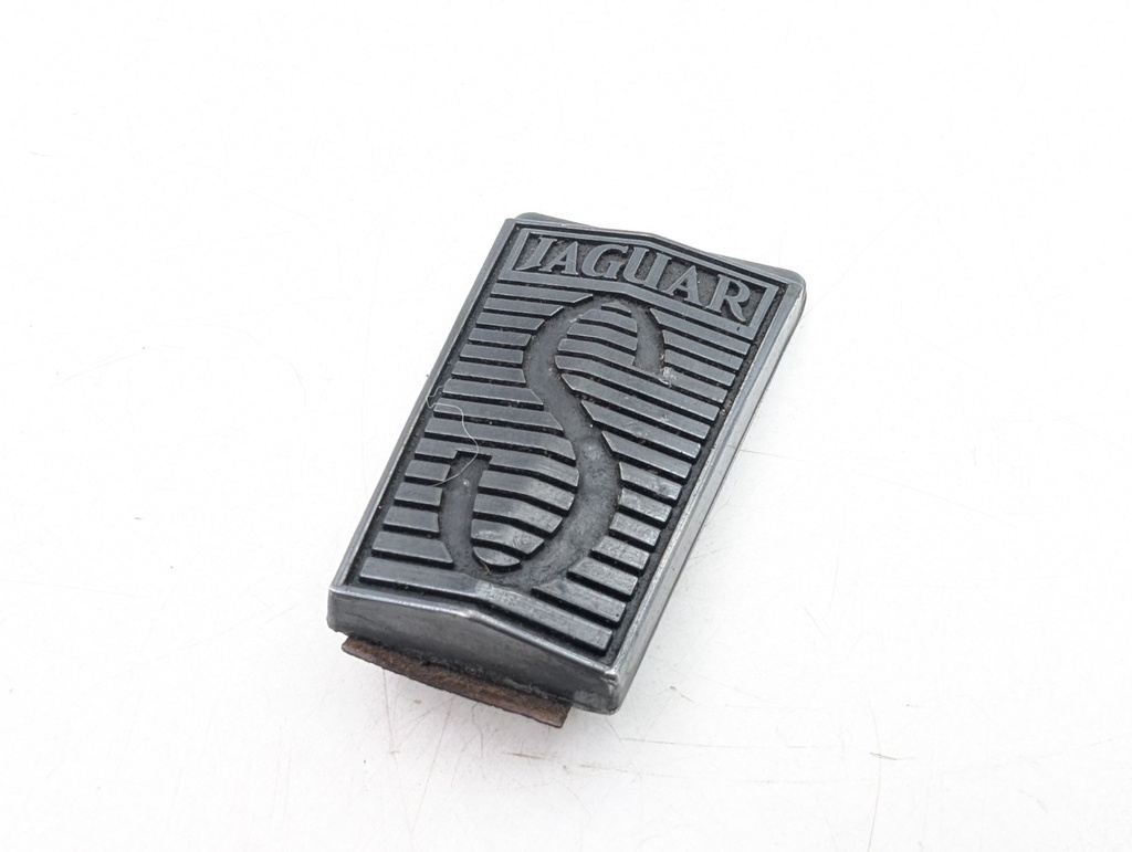 JAGUAR XJS XJ-S 3.6 GRILLE JAGUAR S BADGE METAL BLACK AND SILVER BAC5764