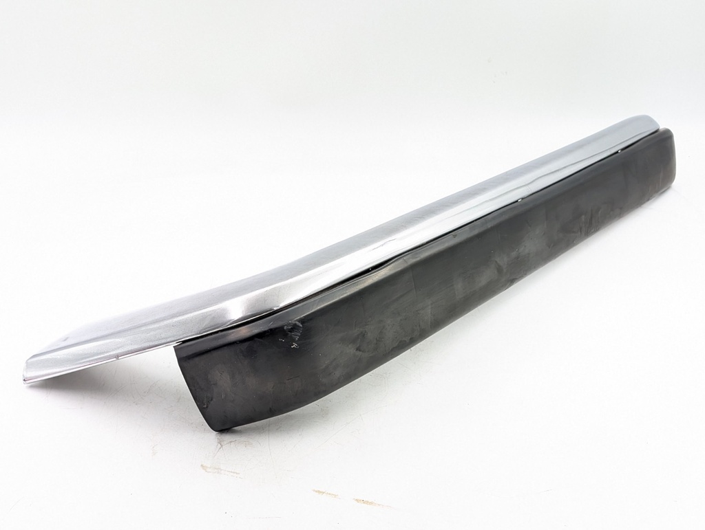 XJS REAR CORNER CHROME RIGHT SIDE DRIVERS SIDE SECTION BUMPER WITH BLADE RUBBER