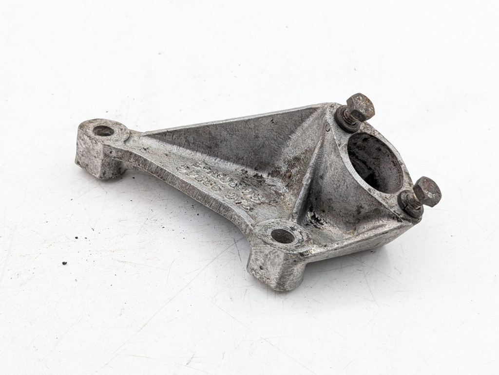 JAGUAR XJ40 REAR DIFFERENTIAL REAR SPEED SENSOR MOUNTING BRACKET CAC9884