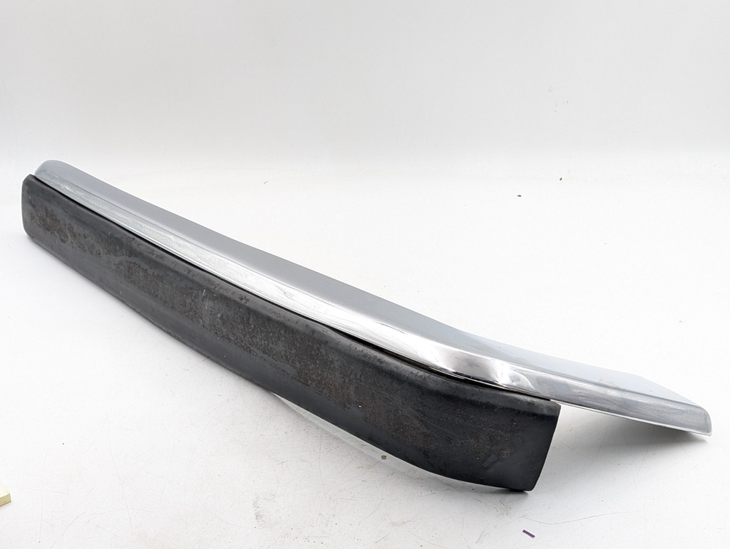 XJS REAR CORNER CHROME LEFT PASSENGER SIDE SECTION BUMPER WITH BLADE RUBBER