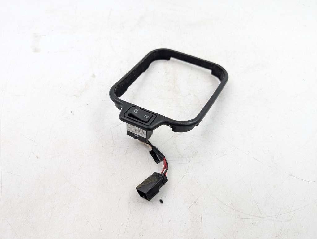 JAGUAR XJ6 X300 XJR GEAR GAITER PERFORMANCE MODE SWITCH AND SURROUND LNA6220AA