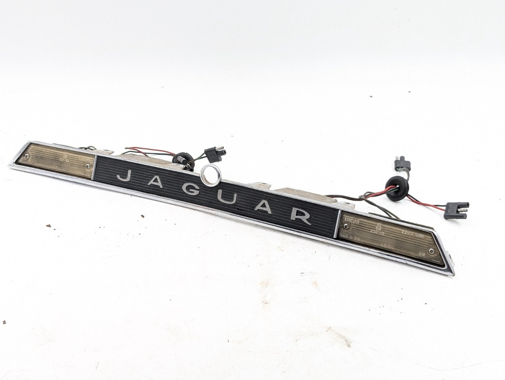 JAGUAR XJS 3.6 V12 BOOT LID PLINTH REAR SECTION FITTING PANEL BOOT CHROME