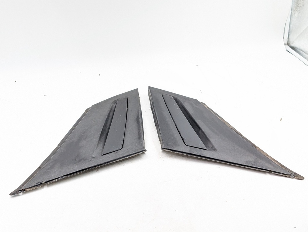 Jaguar XJS 79-91 REAR QUARTER WINDOW VENT PANELS TRIM BLACK LEFT AND RIGHT