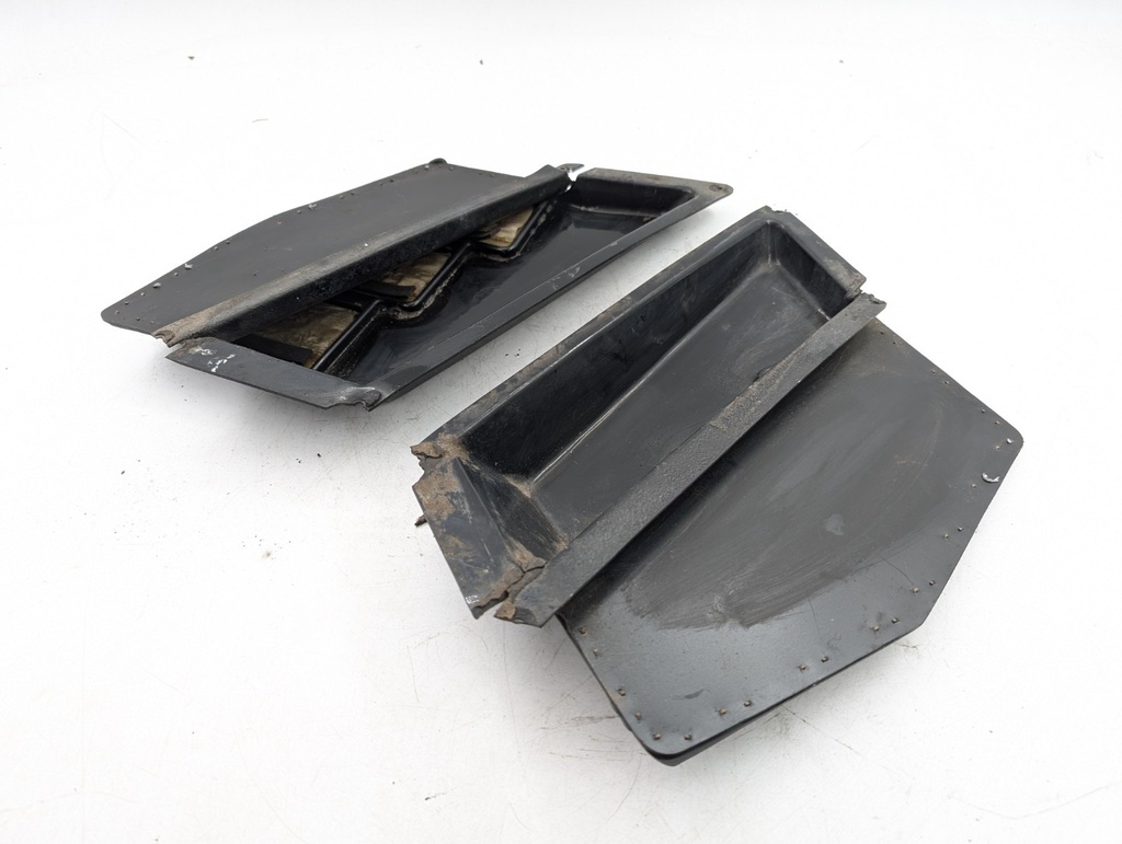 JAGUAR XJS REAR QUARTER WINDOW AIR EXTRACTOR VENT PANEL RIGHT AND LEFT